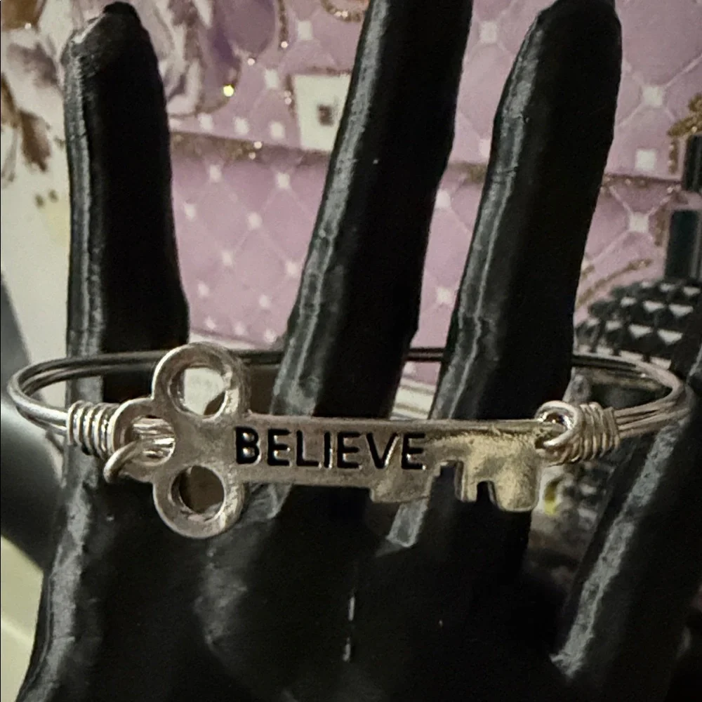 Clover Key BELIEVE Bangle Bracelet